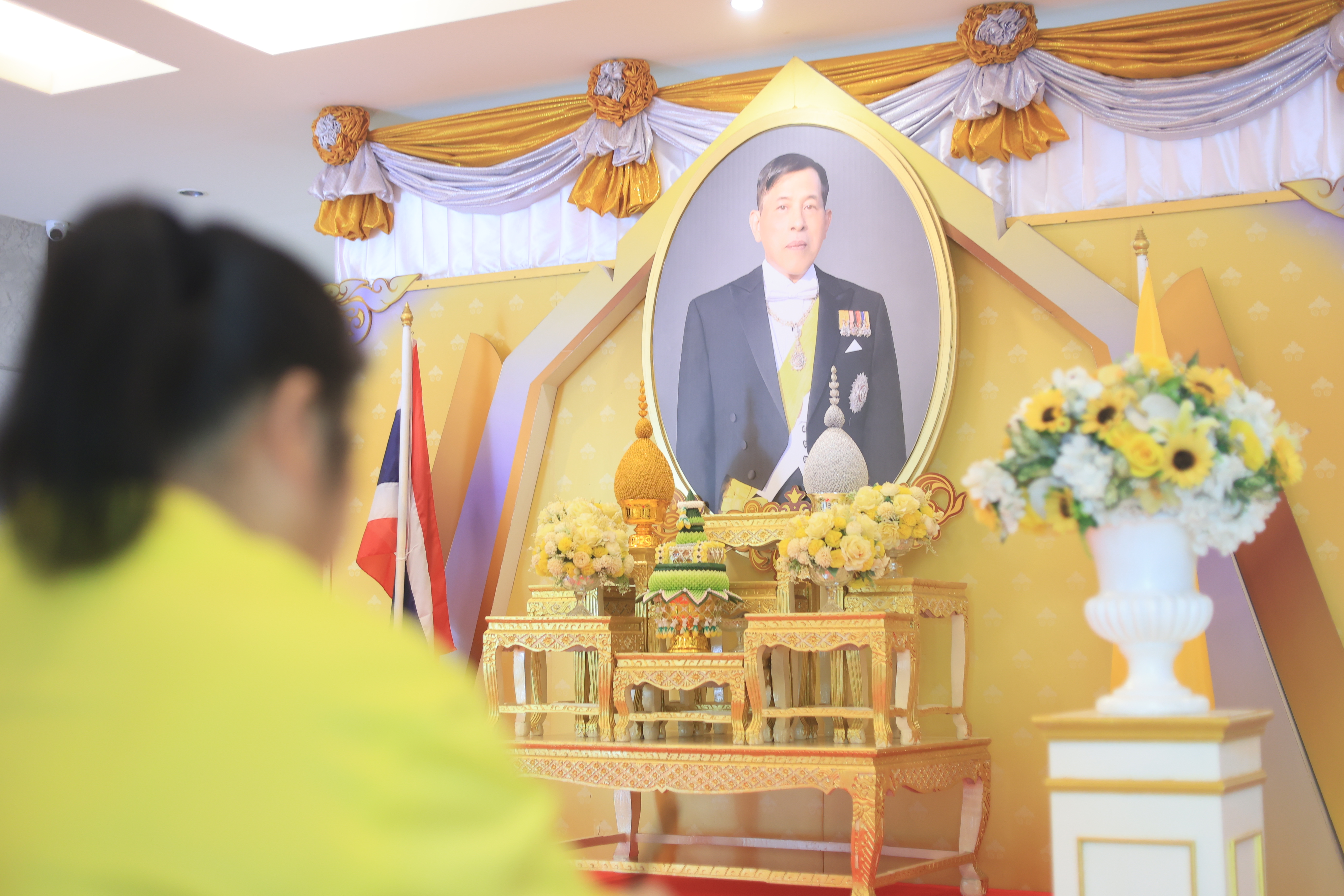 title - ส.ป.ก. ร่วมเฝ้ารับเสด็จฯ พระบาทสมเด็จพระเจ้าอยู่หัว และ สมเด็จพระนางเจ้า ฯ พระบรมราชินี เนื่องในโอกาสเสด็จพระราชดำเนินไปในการ พระราชพิธีเฉลิมพระชนมพรรษา 28 กรกฎาคม 2569